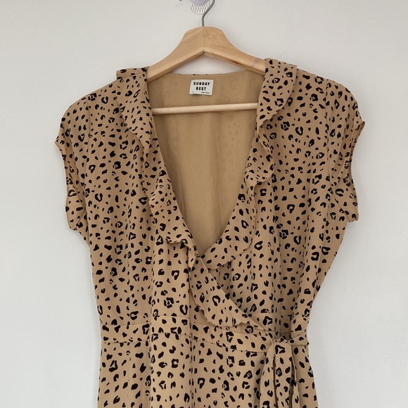 Aritzia Sunday Best Savoy leopard print wrap dress - Picture 3 of 11